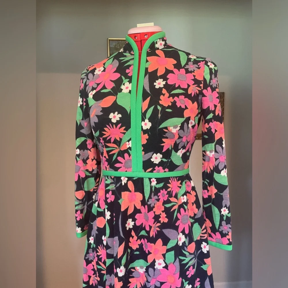 Vintage 60s/70s Keram NY Mod Floral Long-sleeve Mini Dress With Slit Neck - Picture 4 of 16